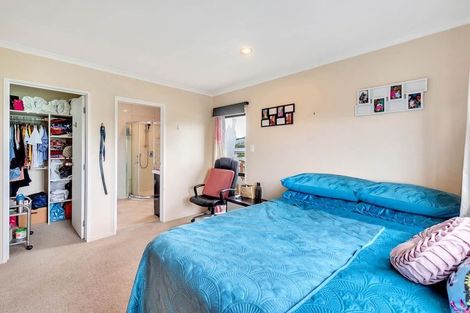 Photo of property in 52a Roberts Road, Te Atatu South, Auckland, 0610