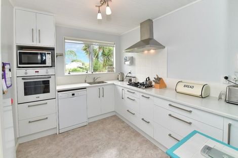 Photo of property in 2b St James Avenue, Helensville, 0800