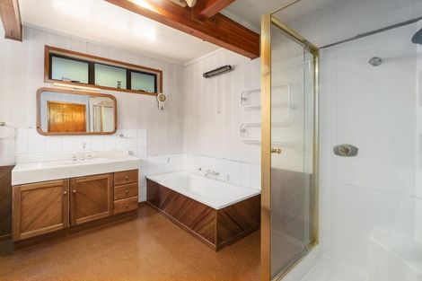 Photo of property in 56a Fairmount Road, Titirangi, Auckland, 0604