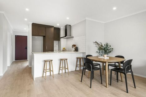 Photo of property in 2/1 Parapara Place, Albany, 0632