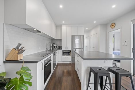 Photo of property in 28 John Dee Crescent, Red Beach, 0932