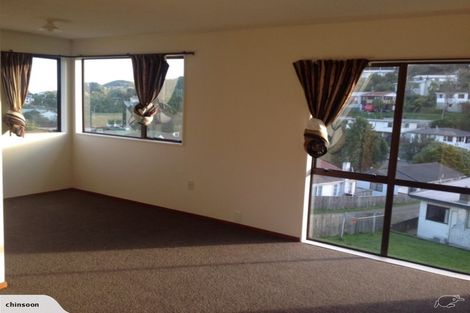 Photo of property in 162 Newlands Road, Newlands, Wellington, 6037