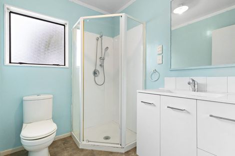 Photo of property in 4/14 Beaubank Road, Kelston, Auckland, 0602