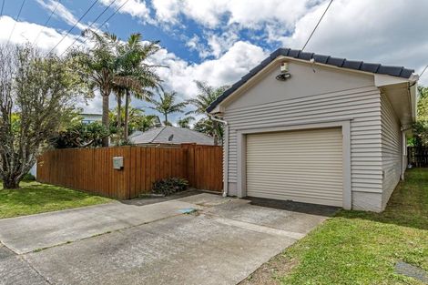 Photo of property in 31 Tiraumea Drive, Pakuranga, Auckland, 2010