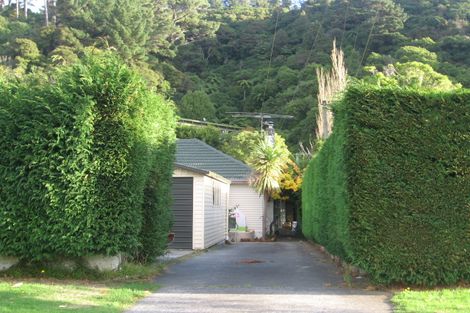Photo of property in 122 Hine Road, Wainuiomata, Lower Hutt, 5014