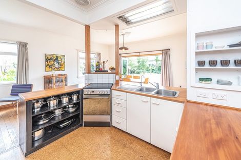 Photo of property in 6 Taranaki Street, Saint Johns Hill, Whanganui, 4501