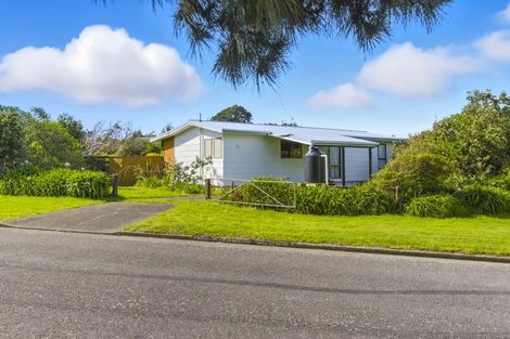 Photo of property in 29 Sarah Street, Waikawa Beach, Manakau, 5573