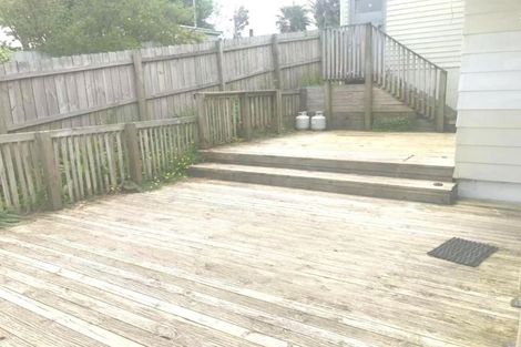 Photo of property in 12 Karamu Street, Te Atatu Peninsula, Auckland, 0610