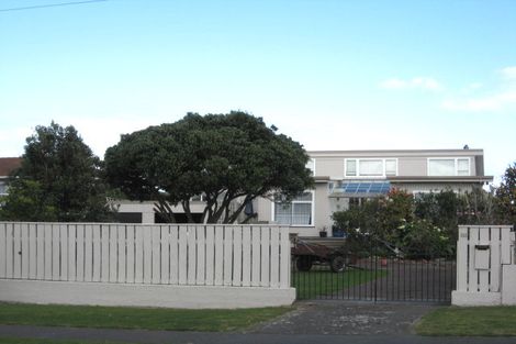 Photo of property in 103 Karaka Street, Castlecliff, Whanganui, 4501