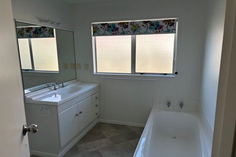 Photo of property in 11 Kingsgate Avenue, Havelock North, 4130