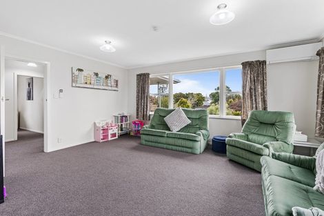 Photo of property in 19 Kelkirk Street, Kelston, Auckland, 0602