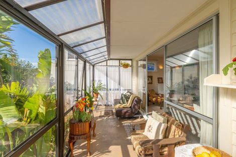 Photo of property in 6 Kaitawa Crescent, Paraparaumu, 5032