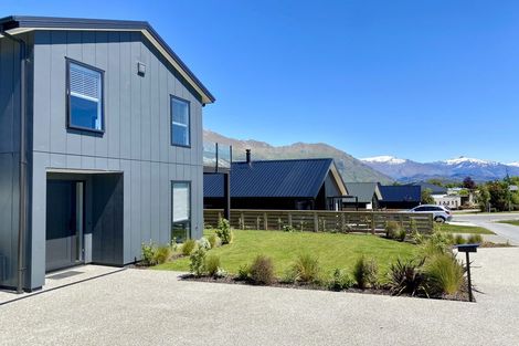Photo of property in 13 Tuke Lane, Wanaka, 9305