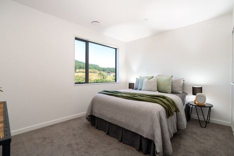 Photo of property in 84 Ara Paiwhenua, Tawa, Wellington, 5028