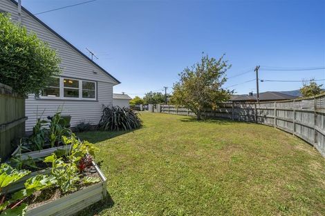 Photo of property in 2 Robertson Street, Elderslea, Upper Hutt, 5018