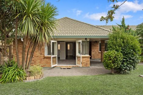 Photo of property in 8 Hagen Close, Golflands, Auckland, 2013