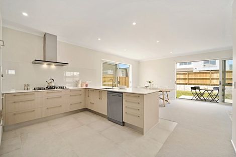 Photo of property in 13 Kukuwai Avenue, Red Beach, 0932