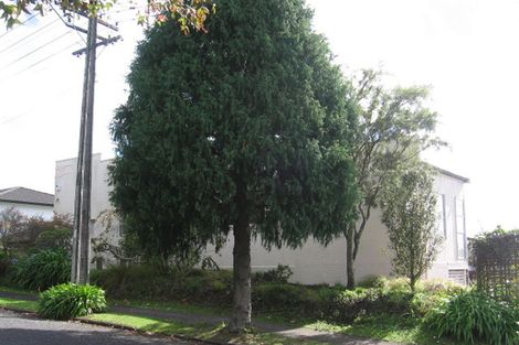 Photo of property in 2 Roland Hill, Glen Eden, Auckland, 0602