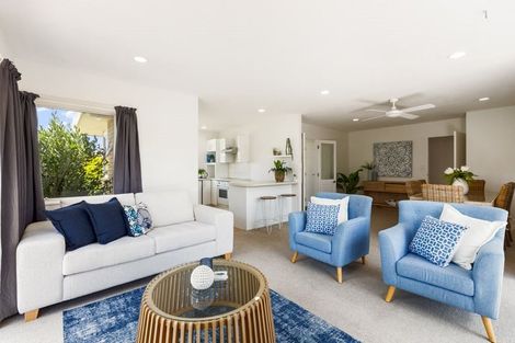 Photo of property in 88 Lakeside Drive, Orewa, 0931