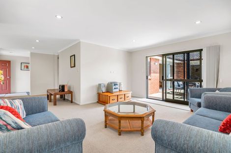 Photo of property in 21 Saltwood Street, Red Beach, 0932