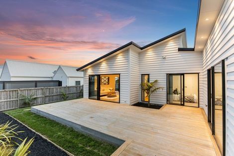 Photo of property in 40 Taikura Avenue, Red Beach, 0932