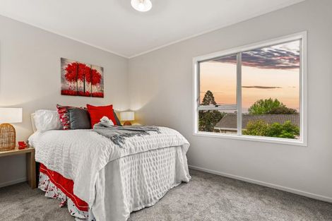 Photo of property in 17 Malmo Place, Massey, Auckland, 0614