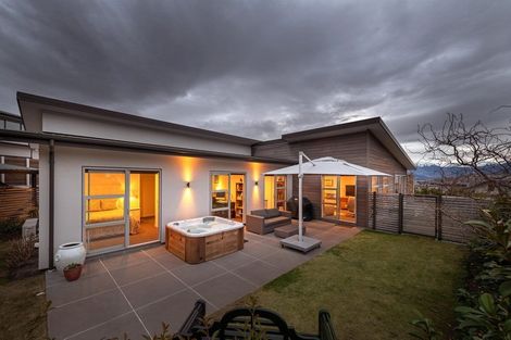 Photo of property in 16 Edgewood Place, Wanaka, 9305