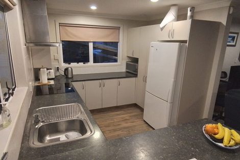 Photo of property in 2/129 Edmonton Road, Te Atatu South, Auckland, 0610
