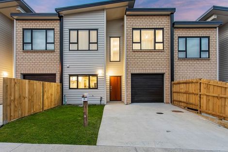Photo of property in 17 Millcroft Lane, Ranui, Auckland, 0612