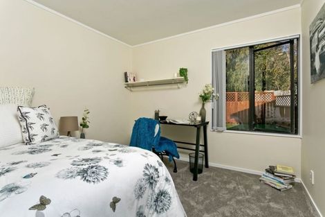 Photo of property in 12 Sunward Rise, Glenfield, Auckland, 0629