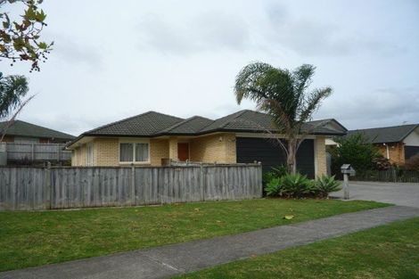 Photo of property in 2 Carisbrook Crescent, Papakura, 2110