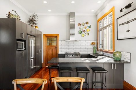 Photo of property in 16 Brewster Street, Bluff Hill, Napier, 4110