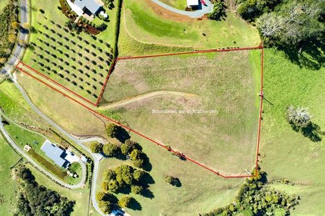 Photo of property in 17 Tamahunga Drive, Matakana, 0985