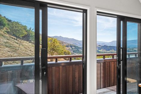 Photo of property in 12 Crow's Nest Road, Arthurs Point, Queenstown, 9371