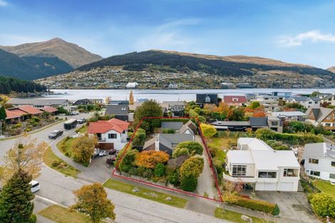 Photo of property in 45 Cedar Drive, Kelvin Heights, Queenstown, 9300