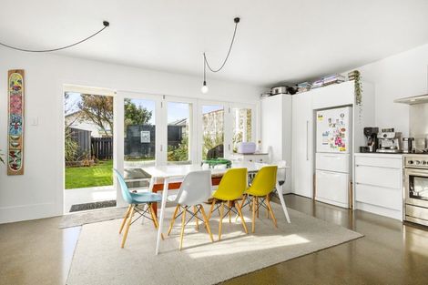 Photo of property in 129 Onepu Road, Lyall Bay, Wellington, 6022