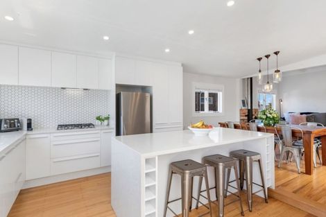 Photo of property in 8 Creamer Avenue, Belmont, Auckland, 0622