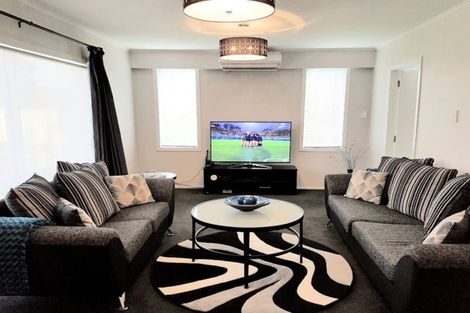 Photo of property in 47 Plumley Crescent, Mangere, Auckland, 2022