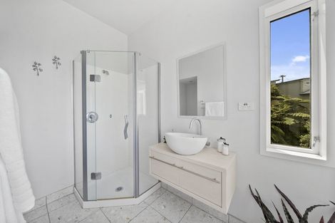 Photo of property in 51 Harbour View Road, Northland, Wellington, 6012