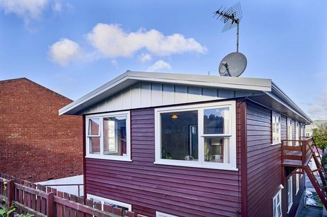 Photo of property in 2/16 Rolleston Street, Mount Cook, Wellington, 6021