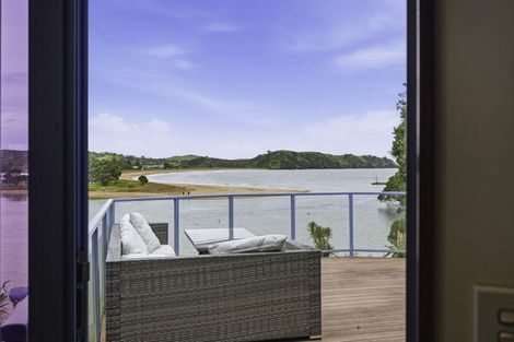 Photo of property in 16 Bush Point Road, Cable Bay, 0420