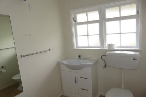 Photo of property in 1a Thurleigh Grove, Karori, Wellington, 6012