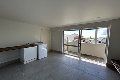 Photo of property in 7 Shearwater Rise, Rothesay Bay, Auckland, 0630