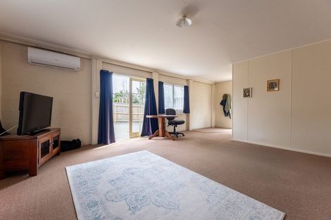Photo of property in 16 Utauta Street, Waikanae, 5036