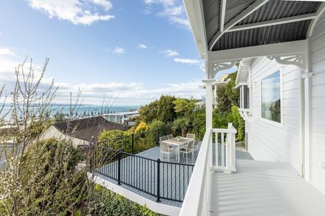 Photo of property in 123 Chaucer Road, Hospital Hill, Napier, 4110