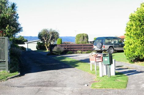 Photo of property in 29 Frimley Terrace, Waikanae Beach, Waikanae, 5036