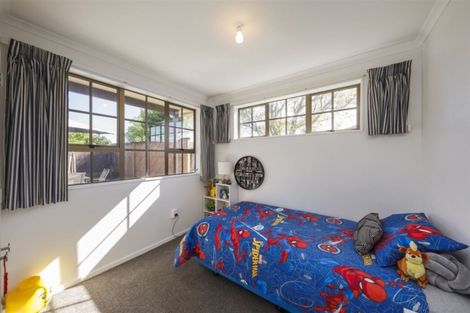 Photo of property in 12 Grange Place, Milson, Palmerston North, 4414