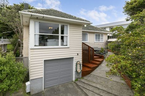 Photo of property in 52 Kenmore Street, Newlands, Wellington, 6037