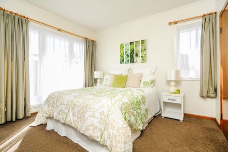 Photo of property in 43 Hereford Street, Te Atatu Peninsula, Auckland, 0610