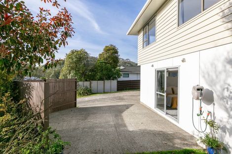 Photo of property in 37 Woodman Drive, Tawa, Wellington, 5028